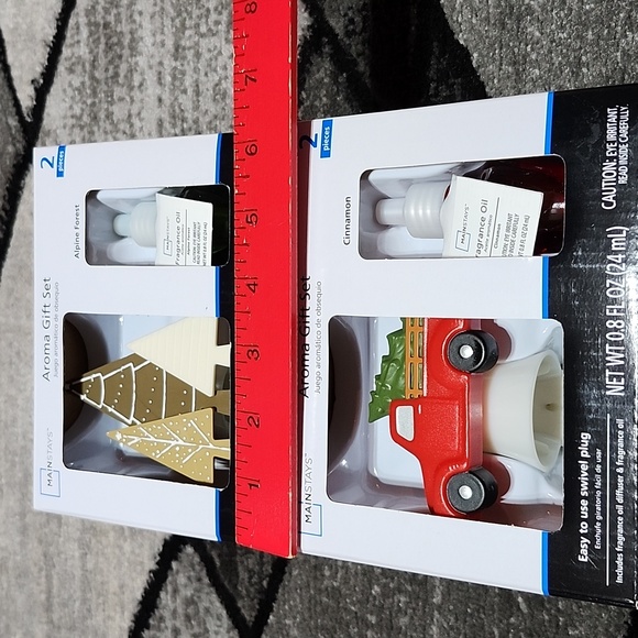 MAINSTAYS PLUG-IN SWIVEL DIFFUSER AROMA GIFT SETS RED TRUCK & PINE TREES - Picture 8 of 13